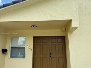 8700 SW 32nd St in Miami, FL - Building Photo - Building Photo