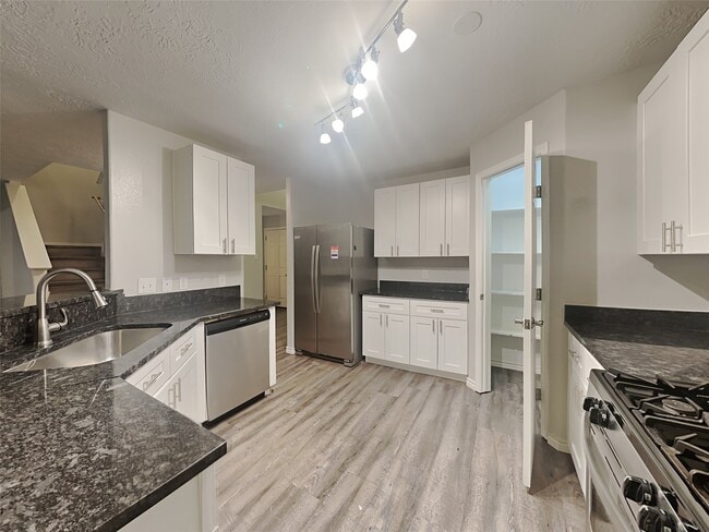 6714 Hidden Colony Ln