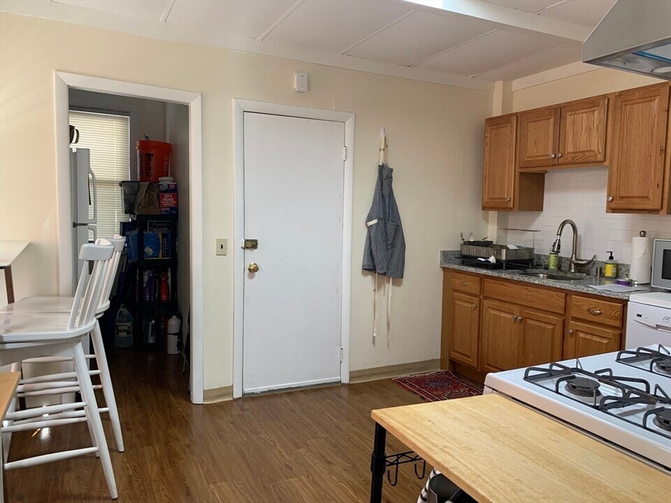37 Calvin St in Somerville, MA - Building Photo