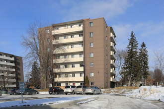 Holborn Apartments in Kitchener, ON - Building Photo - Building Photo