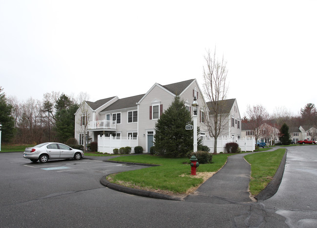 Old Farms Crossing in Avon, CT - Foto de edificio - Building Photo