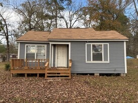 2240 Pin Oak Cir in Haughton, LA - Building Photo