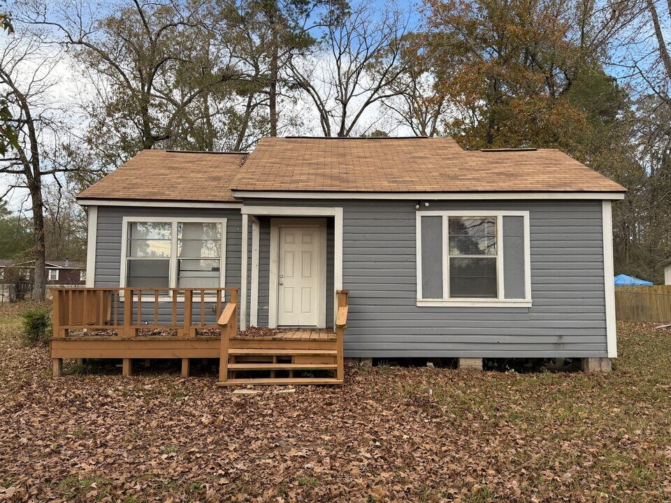 2240 Pin Oak Cir in Haughton, LA - Building Photo