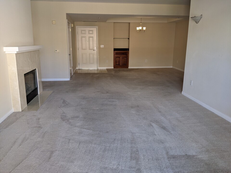 130 E San Fernando St, Unit 507 in San Jose, CA - Building Photo
