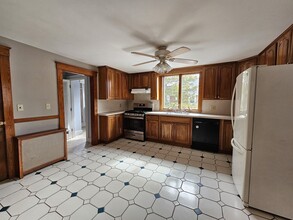 105 Spruce St in Abington, MA - Building Photo - Building Photo