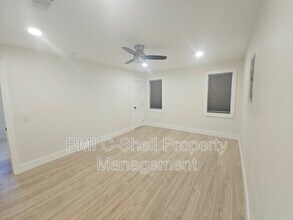 913 W Hernandez St in Pensacola, FL - Foto de edificio - Building Photo