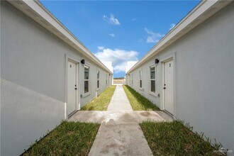 1305 Valle Vista St-Unit -1,2,3,4 in Alamo, TX - Building Photo - Building Photo
