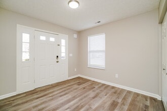 4880 Grimm Dr in Lockbourne, OH - Building Photo - Building Photo