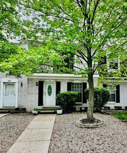 143 Stratford Ln in Rochester Hills, MI - Foto de edificio - Building Photo