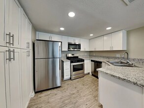1420 Pacific Terrace Dr in Las Vegas, NV - Building Photo - Building Photo