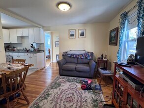 202 Winchester St, Unit A in Newton, MA - Building Photo - Building Photo