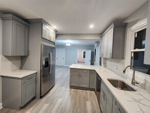 159 Cleveland Ave in Mineola, NY - Building Photo - Building Photo