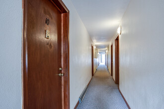 1215 S Dewey St Apartments in Eau Claire, WI - Foto de edificio - Interior Photo