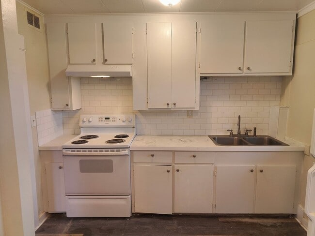 1205 W Yakima Ave in Yakima, WA - Building Photo - Building Photo