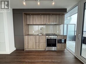 448 Burnhamthorpe Rd W in Mississauga, ON - Building Photo - Building Photo