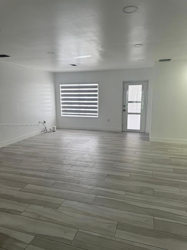 20028 SW 124th Pl in Miami, FL - Building Photo - Building Photo