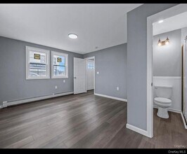 6 E Barclay St in Hicksville, NY - Building Photo - Building Photo