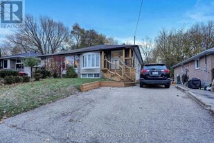 268 Penn Ave in Newmarket, ON - Building Photo