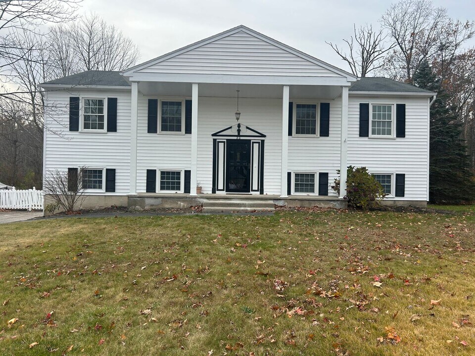 20 Tara Dr in Torrington, CT - Building Photo
