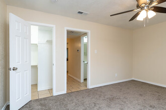 Vista del Sol in Carlsbad, NM - Building Photo - Interior Photo