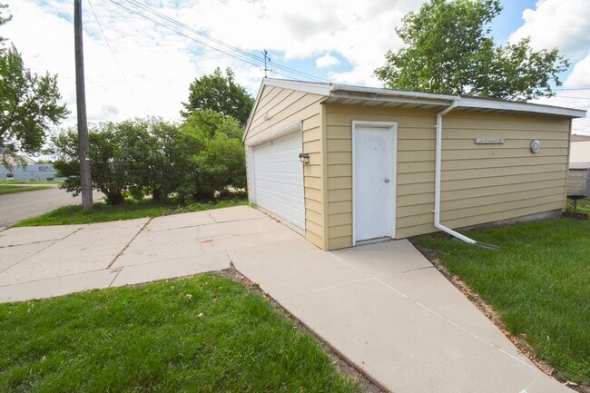 1802 16th St NW in Rochester, MN - Building Photo - Building Photo