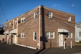 679 Hilda St in East Meadow, NY - Building Photo