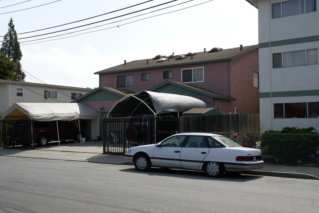 233 1st Ave in Redwood City, CA - Building Photo