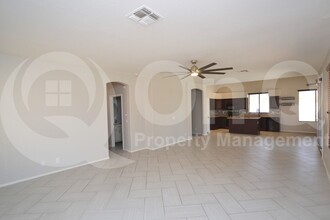 2361 E Robin Ln in Gilbert, AZ - Building Photo - Building Photo
