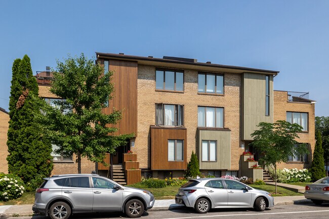 12421 Odette-Oligny Rue in Montréal, QC - Building Photo - Building Photo