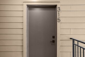 8417 SW 24th Ave in Portland, OR - Foto de edificio - Building Photo