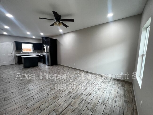 1327 W Garfield Ave in Alton, TX - Building Photo - Building Photo