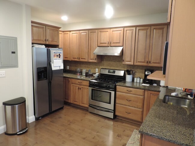 7 Ward Ct, Unit 2