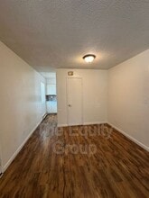 352 S Blackstone St in Tulare, CA - Building Photo - Building Photo