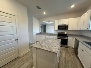 494 Arrowwood Blvd in Freeport, FL - Foto de edificio - Building Photo