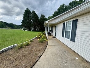 2237 Ross Ln in Locust Grove, GA - Building Photo - Building Photo