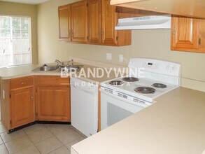 8145 Mactavish Way W in Jacksonville, FL - Foto de edificio - Building Photo