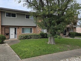 105 W Silver Sands Dr in San Antonio, TX - Building Photo