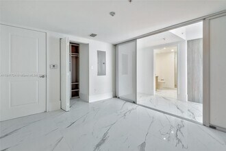 400 Sunny Isles Blvd in Sunny Isles Beach, FL - Building Photo - Building Photo