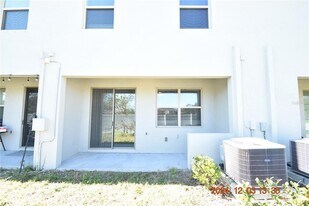 939 Royal Empress Dr in Ruskin, FL - Foto de edificio - Building Photo