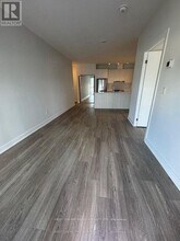 430 Square One Dr in Mississauga, ON - Building Photo - Building Photo