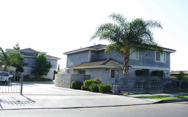 14056 Orizaba Ave in Paramount, CA - Building Photo