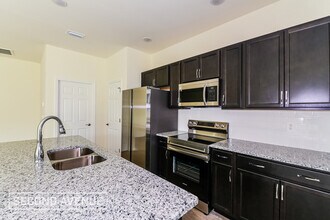 1654 Russellville St in North Port, FL - Foto de edificio - Building Photo