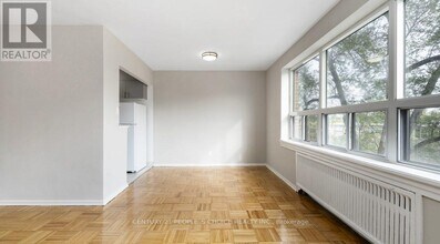 183 Berry Rd in Toronto, ON - Building Photo - Building Photo