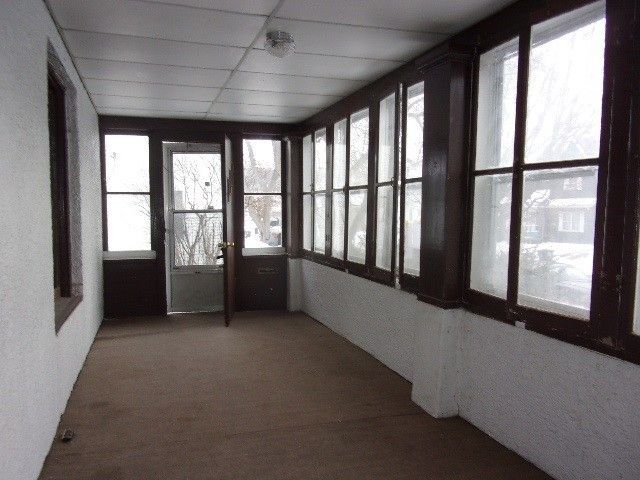 1524 W 2nd St in Waterloo, IA - Building Photo
