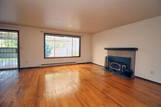 3930 N Kiska St in Portland, OR - Building Photo - Building Photo