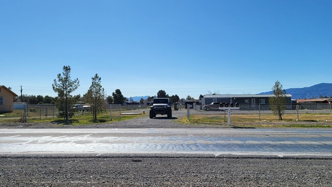 1611 E Gamebird Rd in Pahrump, NV - Building Photo - Building Photo