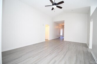 5865 Dandelion Ln in Pensacola, FL - Foto de edificio - Building Photo