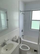 458 Hollister Ave, Unit 2nd floor in Bridgeport, CT - Building Photo - Building Photo