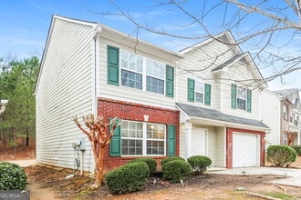 9497 Lakeview Rd in Union City, GA - Building Photo - Building Photo