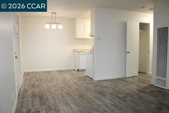 5290 San Pablo Dam Rd in El Sobrante, CA - Foto de edificio - Building Photo